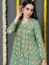 Women Green Cotton Printed Anarkali Kurta Pant Set-VKSET1505