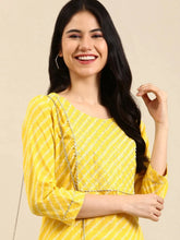 Women's Yellow Solid Kurta SetS-422-Yellow
