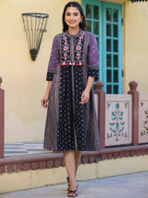 Women'S Lavender Printed Embroidered Flared Dress