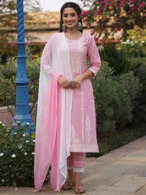 Women'S Pink Cambric Floral Print Kurta Straight Pant And Duptta Sets