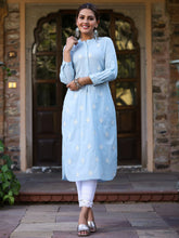 Women'S Blue Cambric Embroidered Straight Kurta