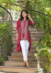 Maroon Bandhani Printed Liva Rayon Tunic With Sequins & Thread Work