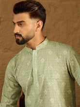 Ethnic Bay Men Green Viscose Rayon Bandhani Embroidered Straight Kurta-MKU1584