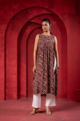 Women's Pink Ethnic Motif Printed Sleeveless Kurta