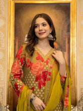 Women Green Silk Blend Floral Printed Straight Kurta Trouser With Dupatta-PKSKD2704