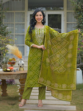 Women Green Silk Blend Bandhani Embroidered Straight Kurta Trousers With Dupatta-PKSKD3107