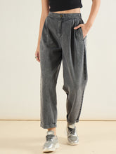 Women Grey Wash Roll Up Hem Barrel Jeans-SFJEAN0834