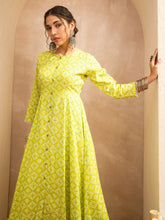 Women Lime Green Floral Buttonned Pocket Kurta-SHKUR35013