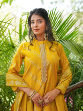 Women Yellow Silk Blend Floral Printed Straight Kurta Trousers With Dupatta-SKSKD3043