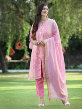 Women's Pink Georgette Printed A-Line Kurta Sets