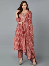 Women Silk Blend Geometric Printed Kurta
