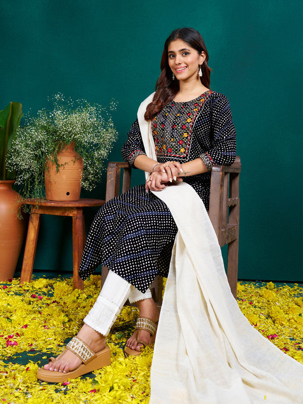 Black Embroidered Kurta Set: Designer Indian Kurta Sets