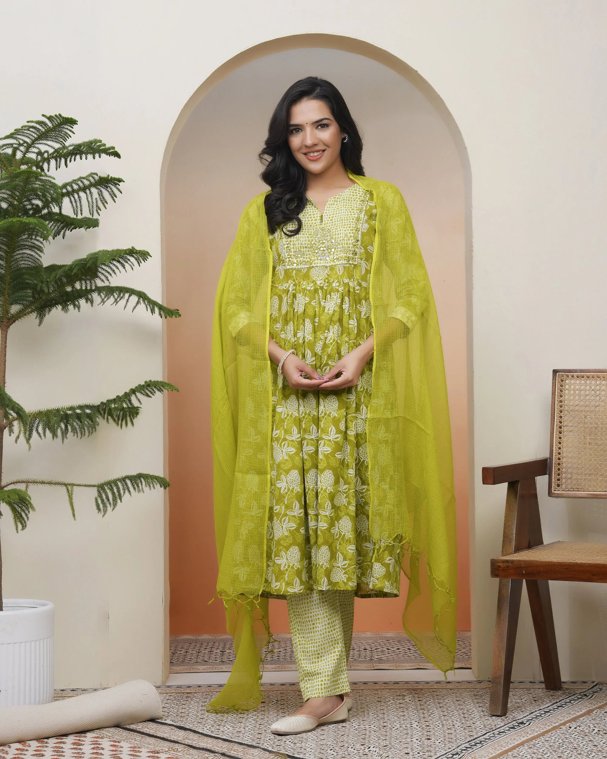 Women green Cotton kurta with cotton pant & dupatta