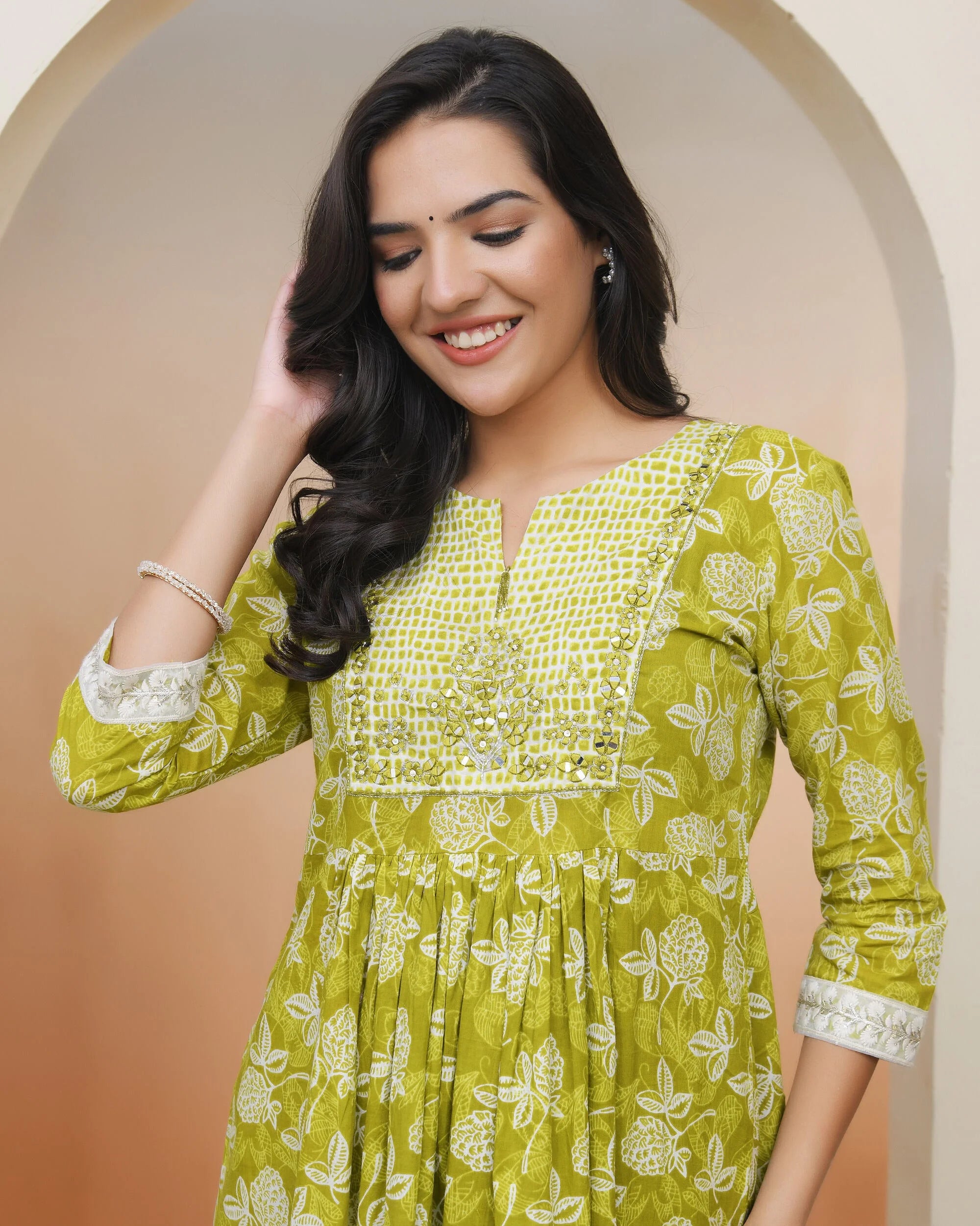Women green Cotton kurta with cotton pant & dupatta