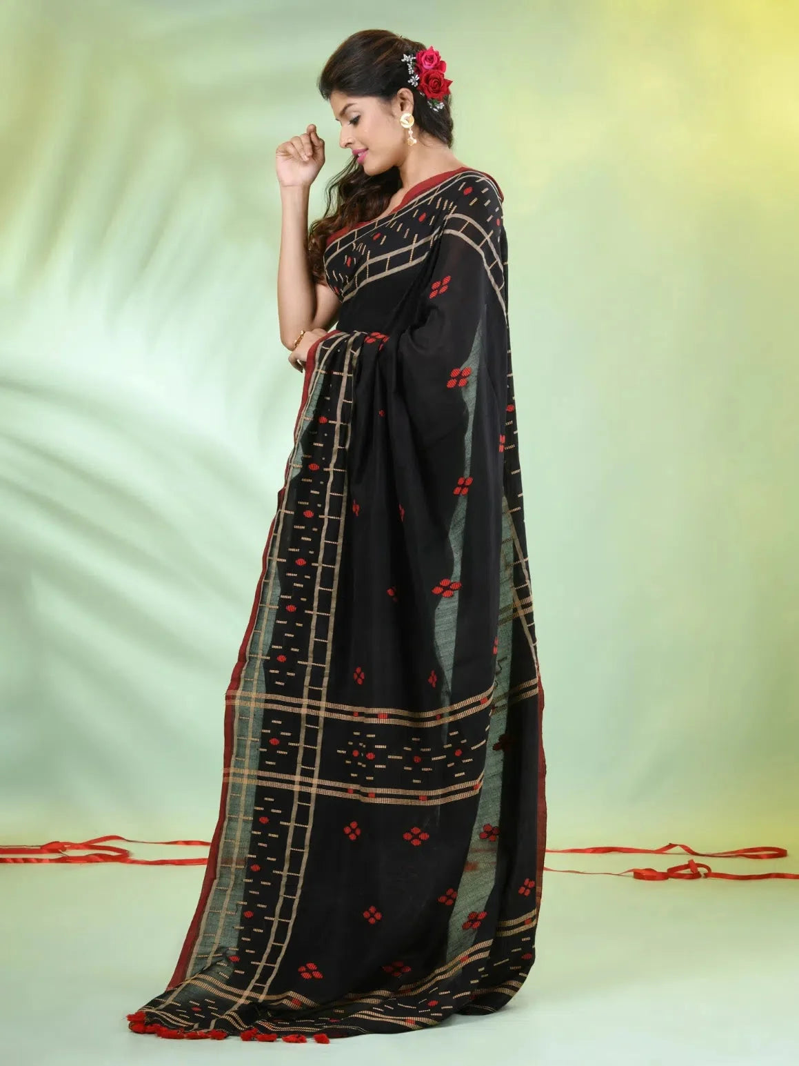 Black Cotton Saree: Soft Texture & Ethnic Motifs