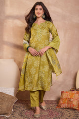 Green Cotton Blend Floral Printed Straight Kurta Set VKSKD2424