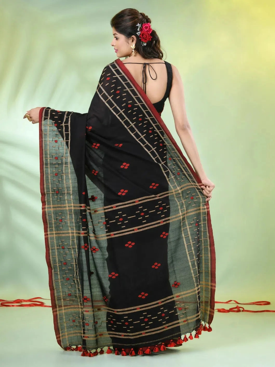Black Cotton Saree: Soft Texture & Ethnic Motifs