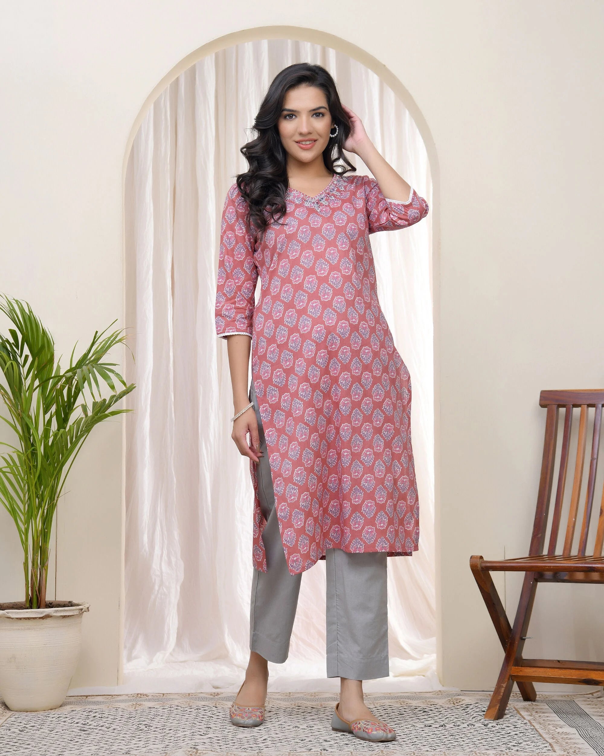 Women Pink Cotton printed Straight Kurti