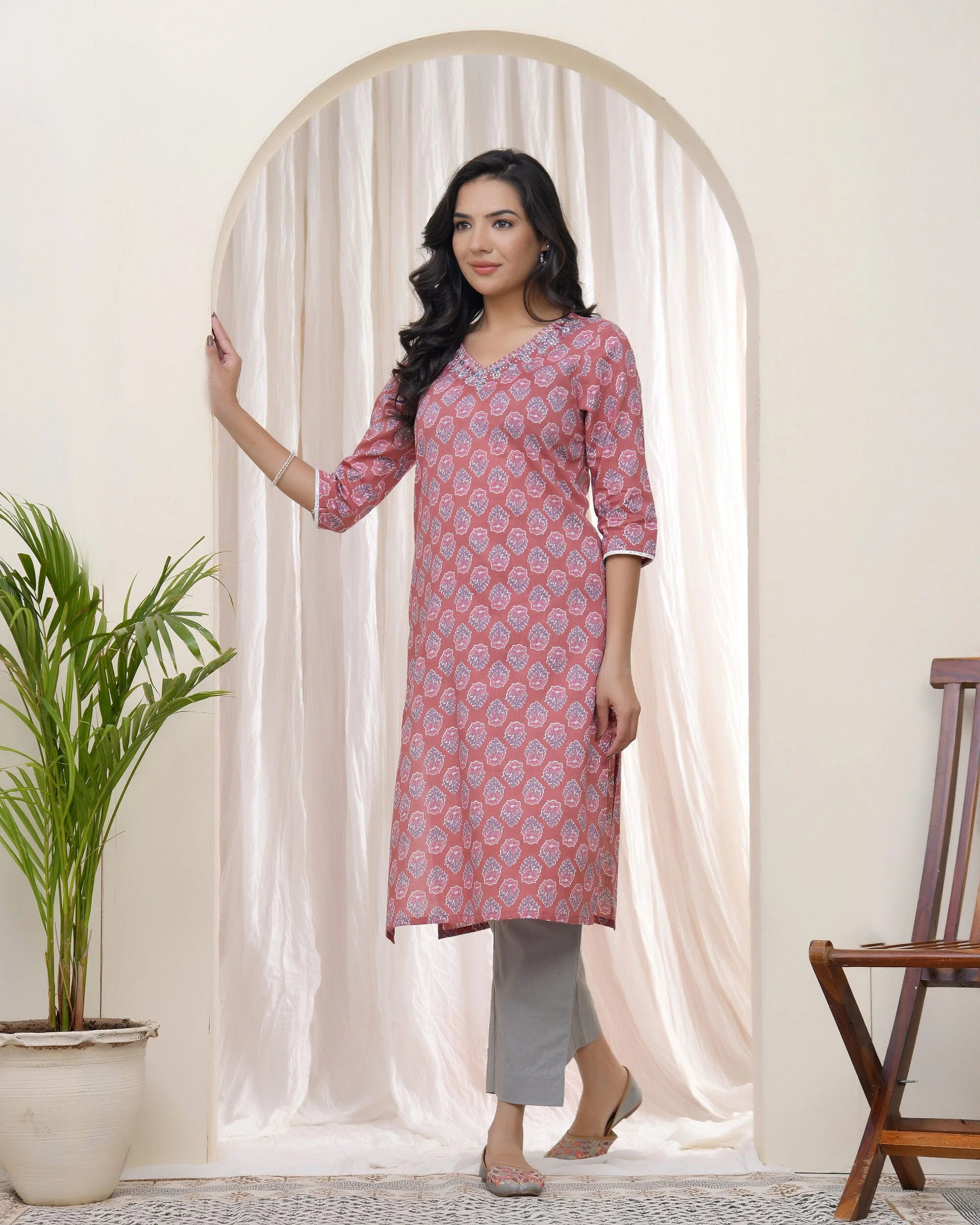 Women Pink Cotton printed Straight Kurti