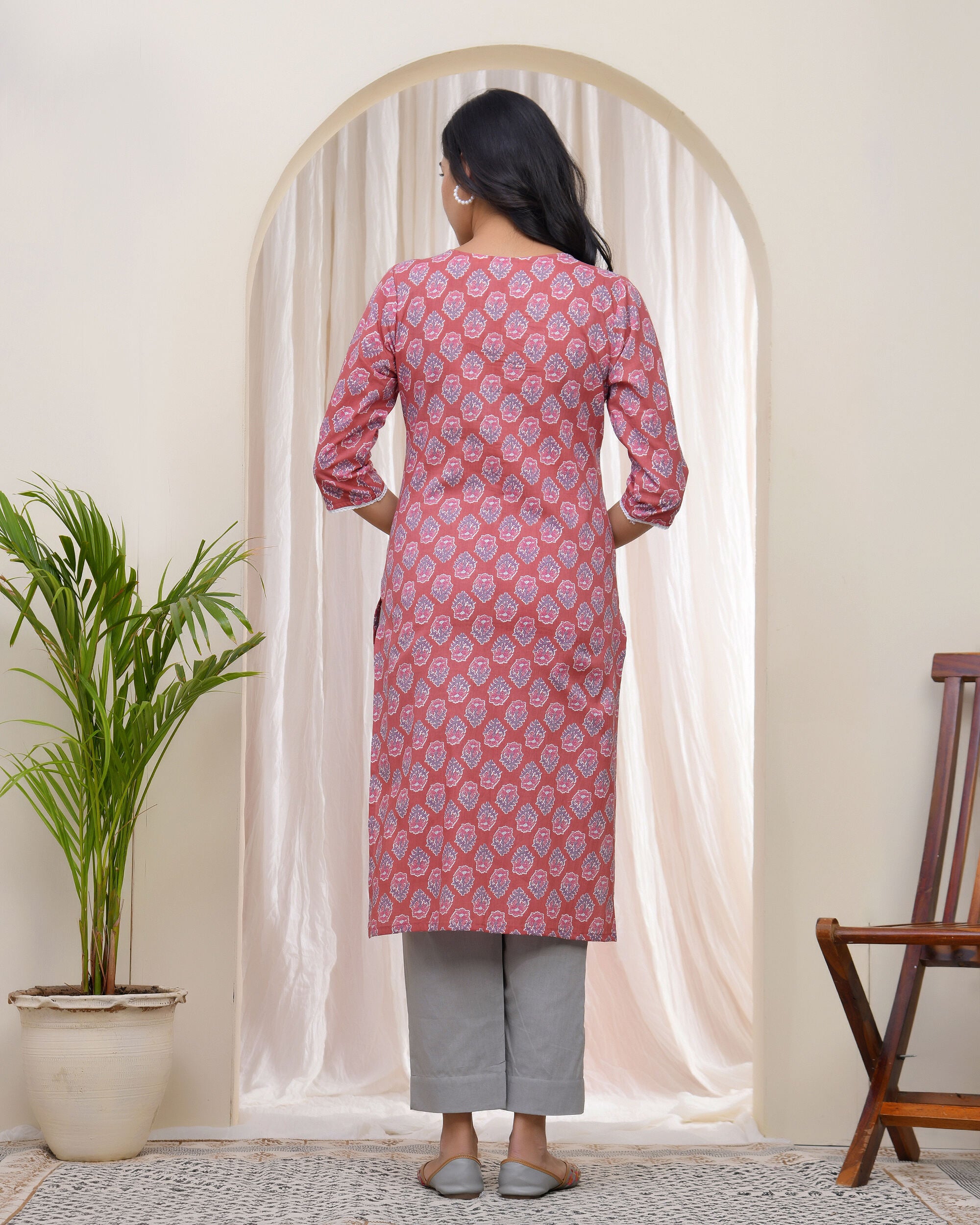 Women Pink Cotton printed Straight Kurti with pant