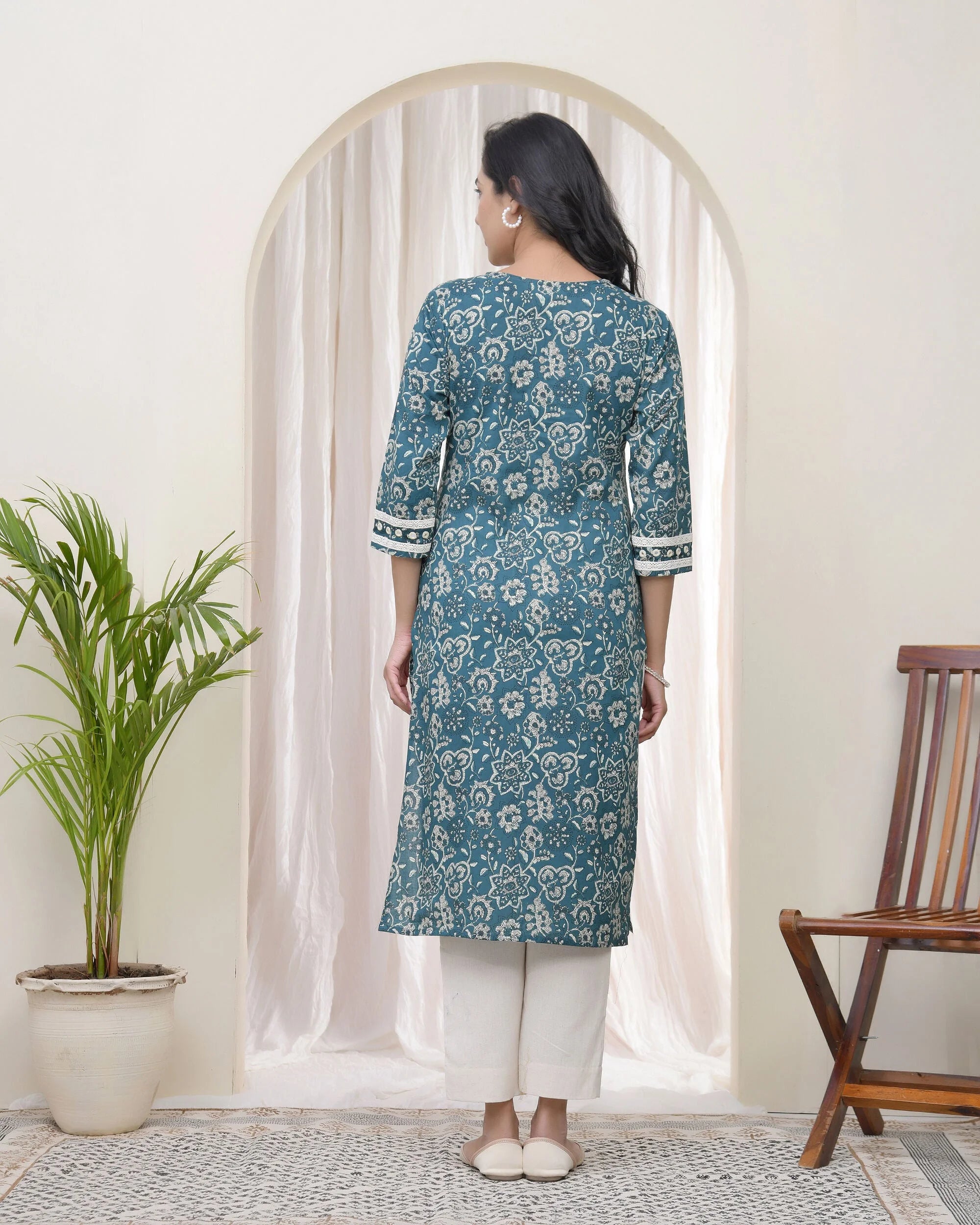 Women Ferozi Cotton printed Straight Kurti with pant