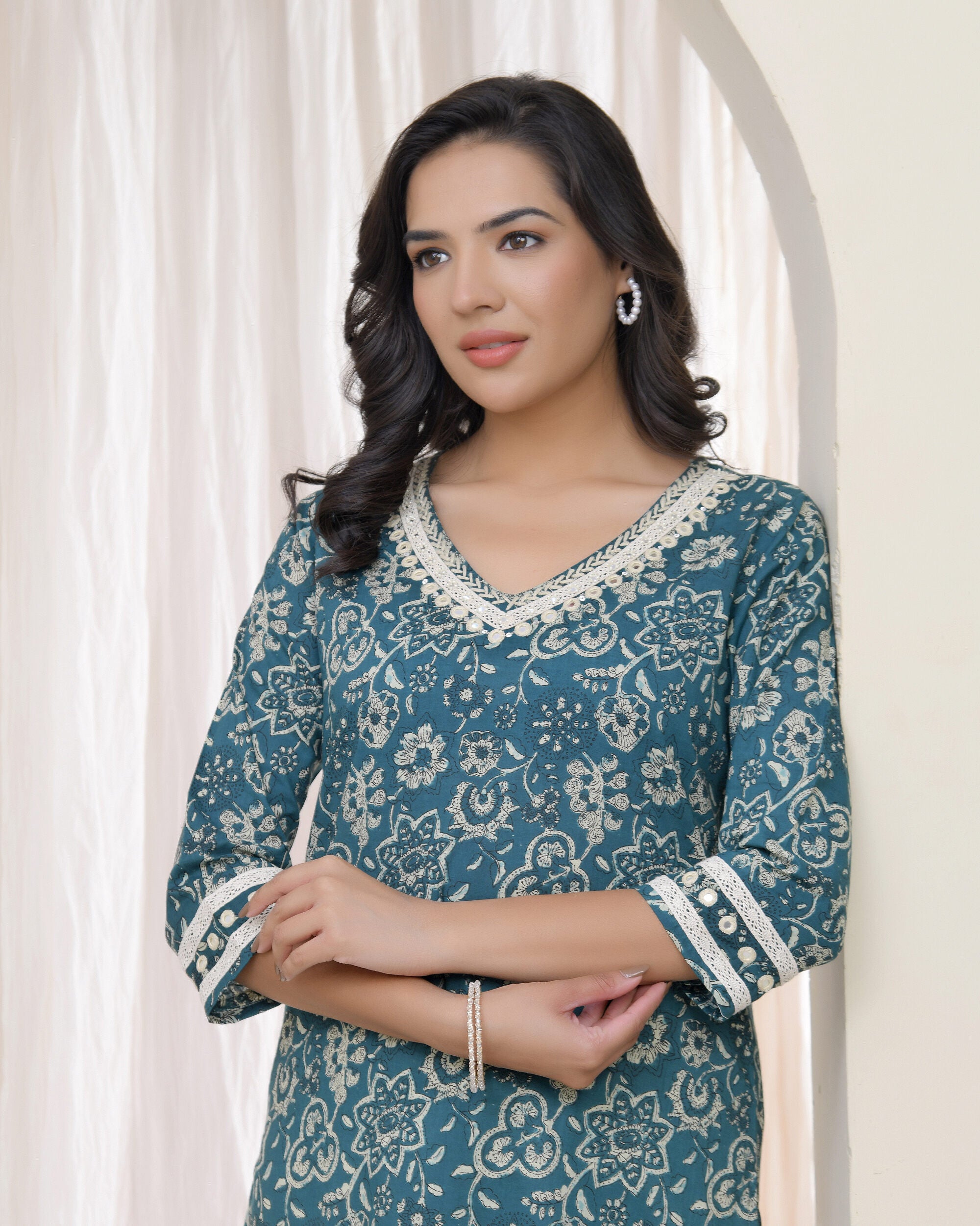 Women Ferozi Cotton printed Straight Kurti with pant
