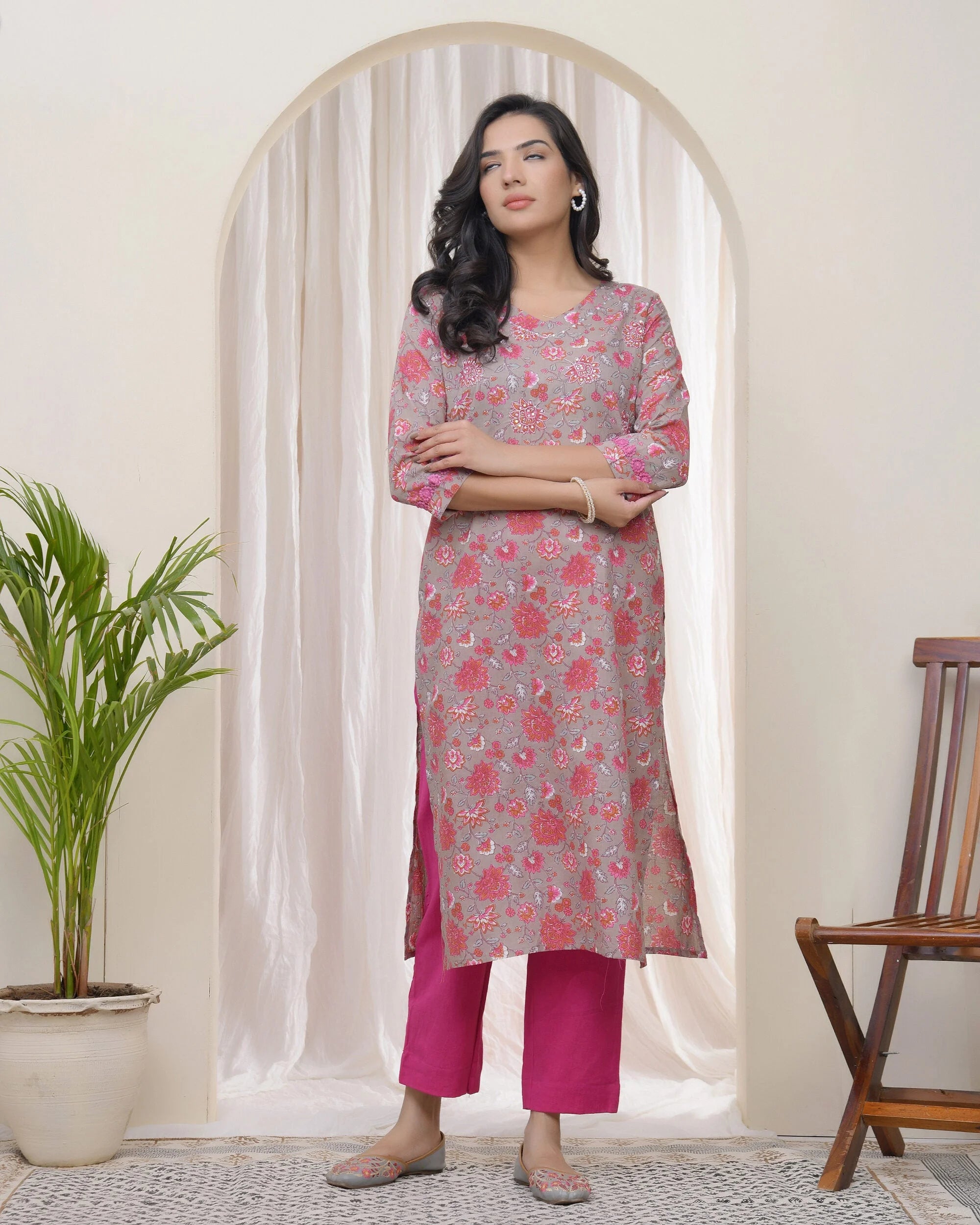 Women Charcoal Cotton printed Straight Kurti with pant