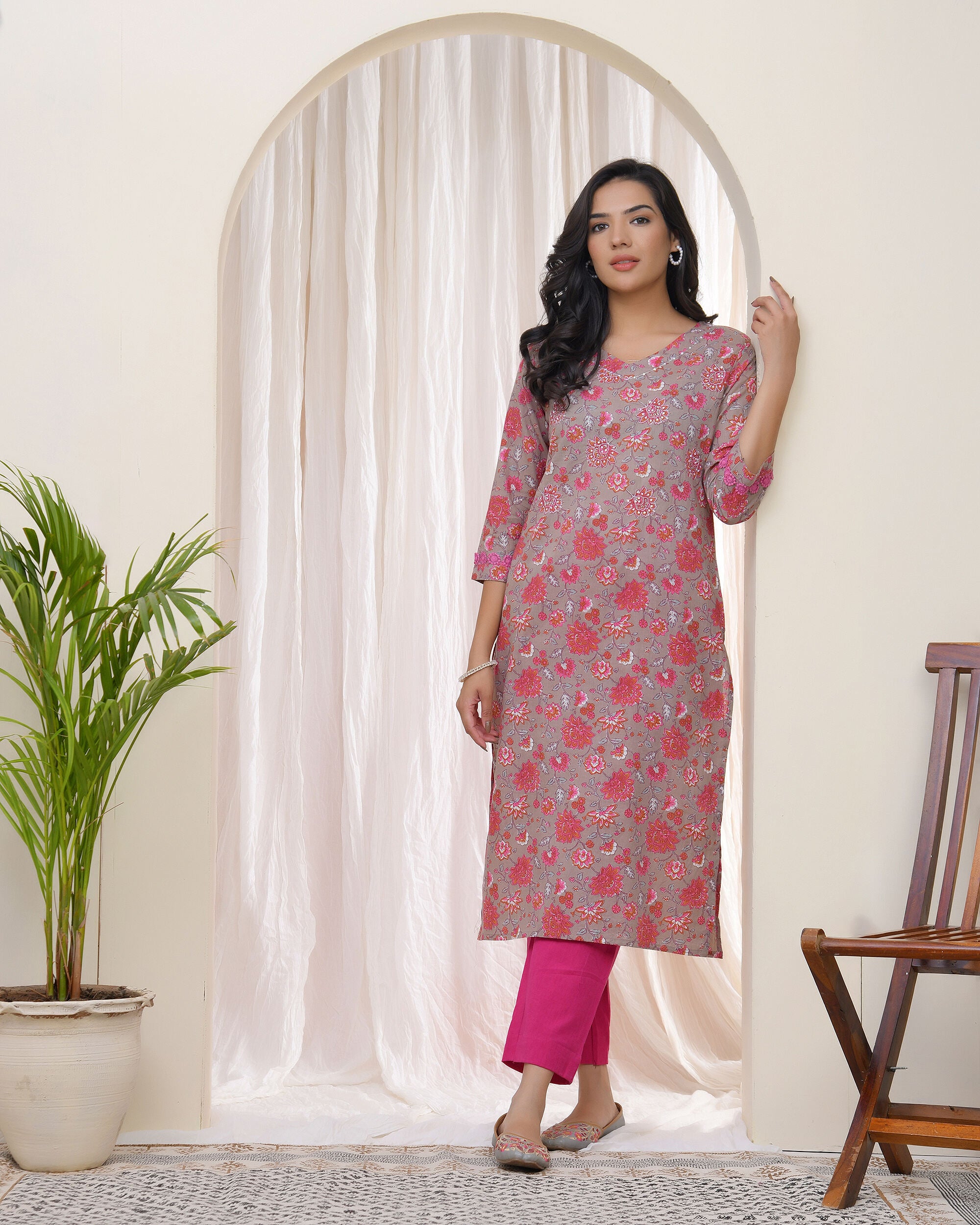 Women Charcoal Cotton printed Straight Kurti with pant