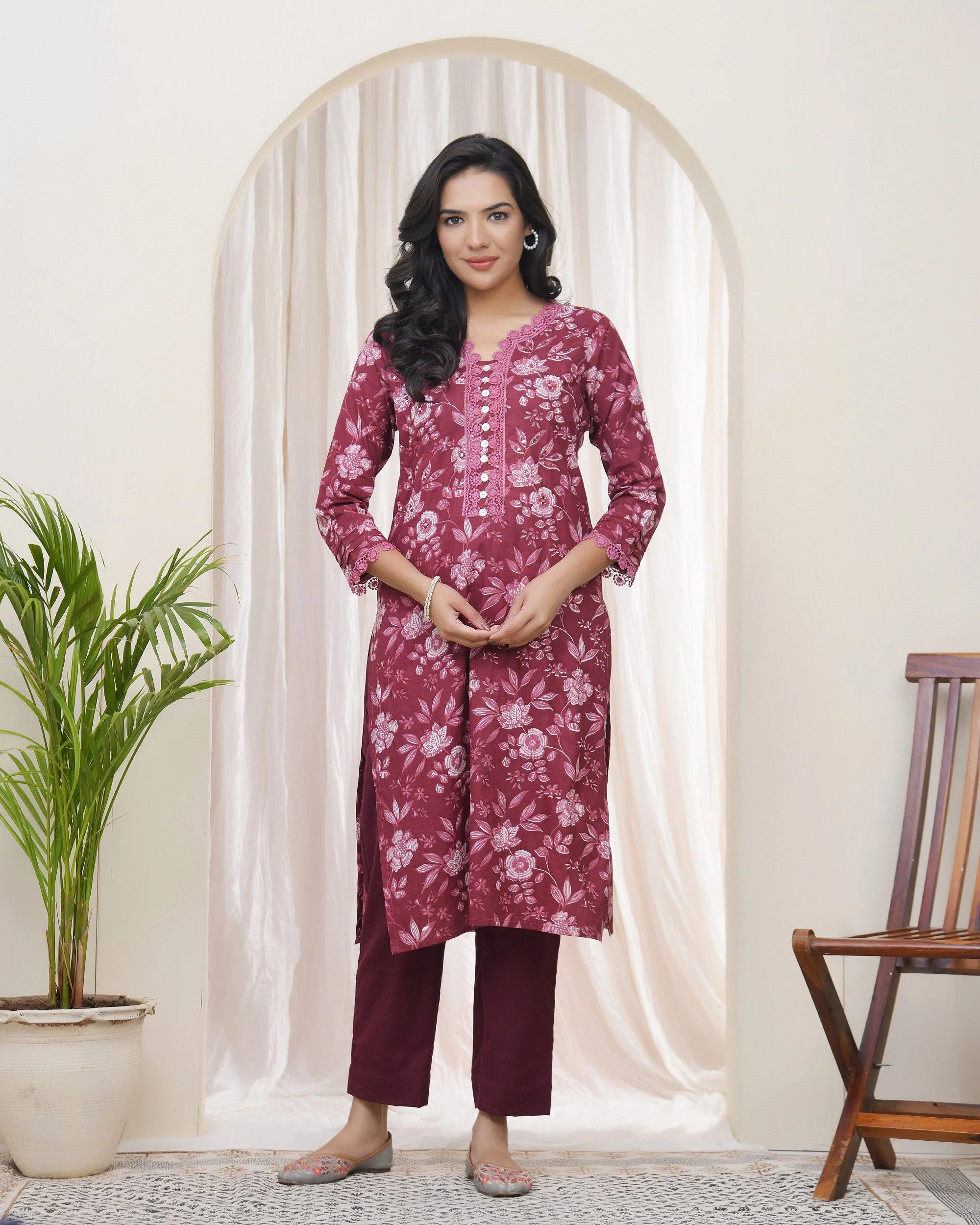 Women Magenta Cotton printed Straight Kurti with pant