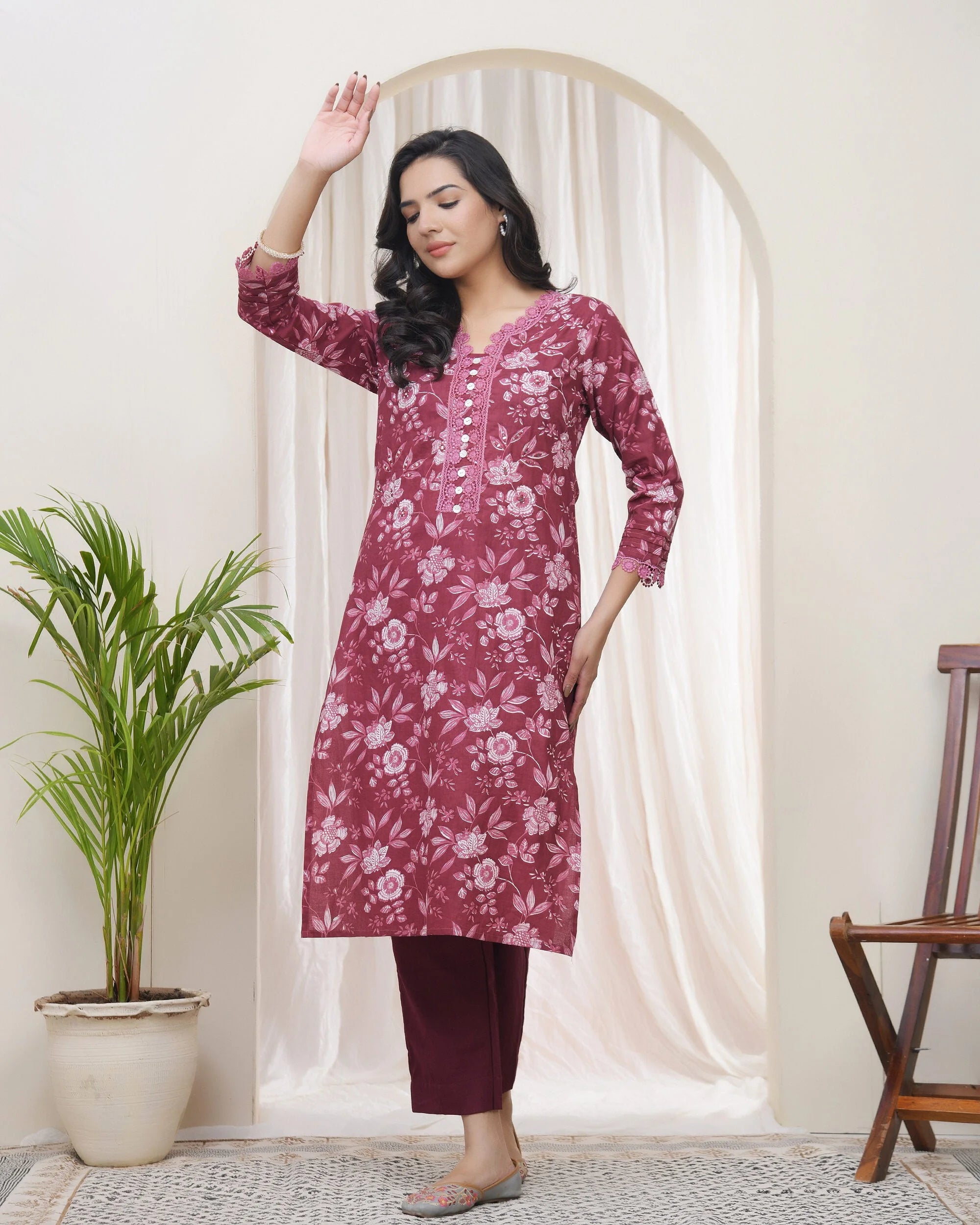 Women Magenta Cotton printed Straight Kurti with pant
