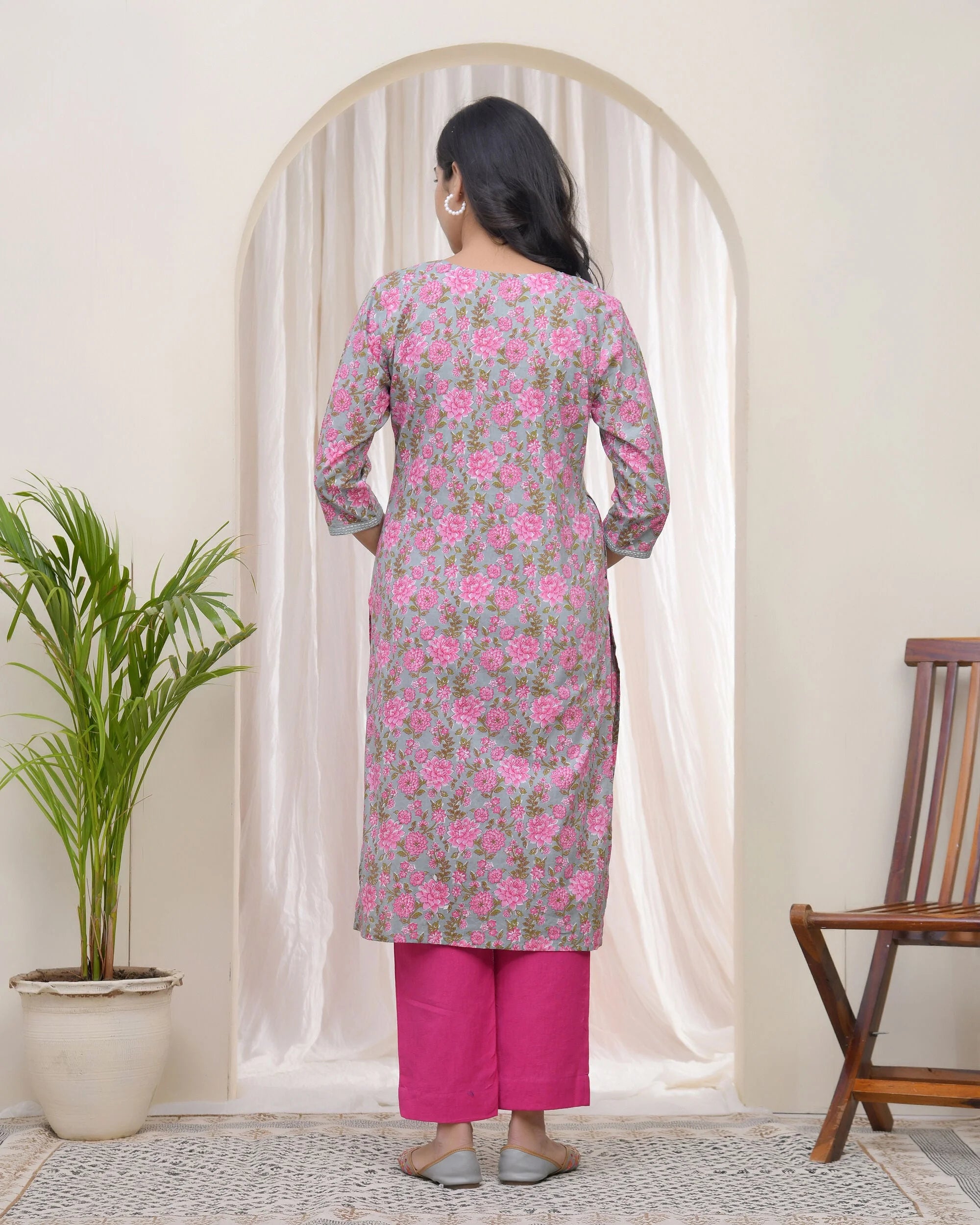 Women Grey Cotton printed Straight Kurti with pant
