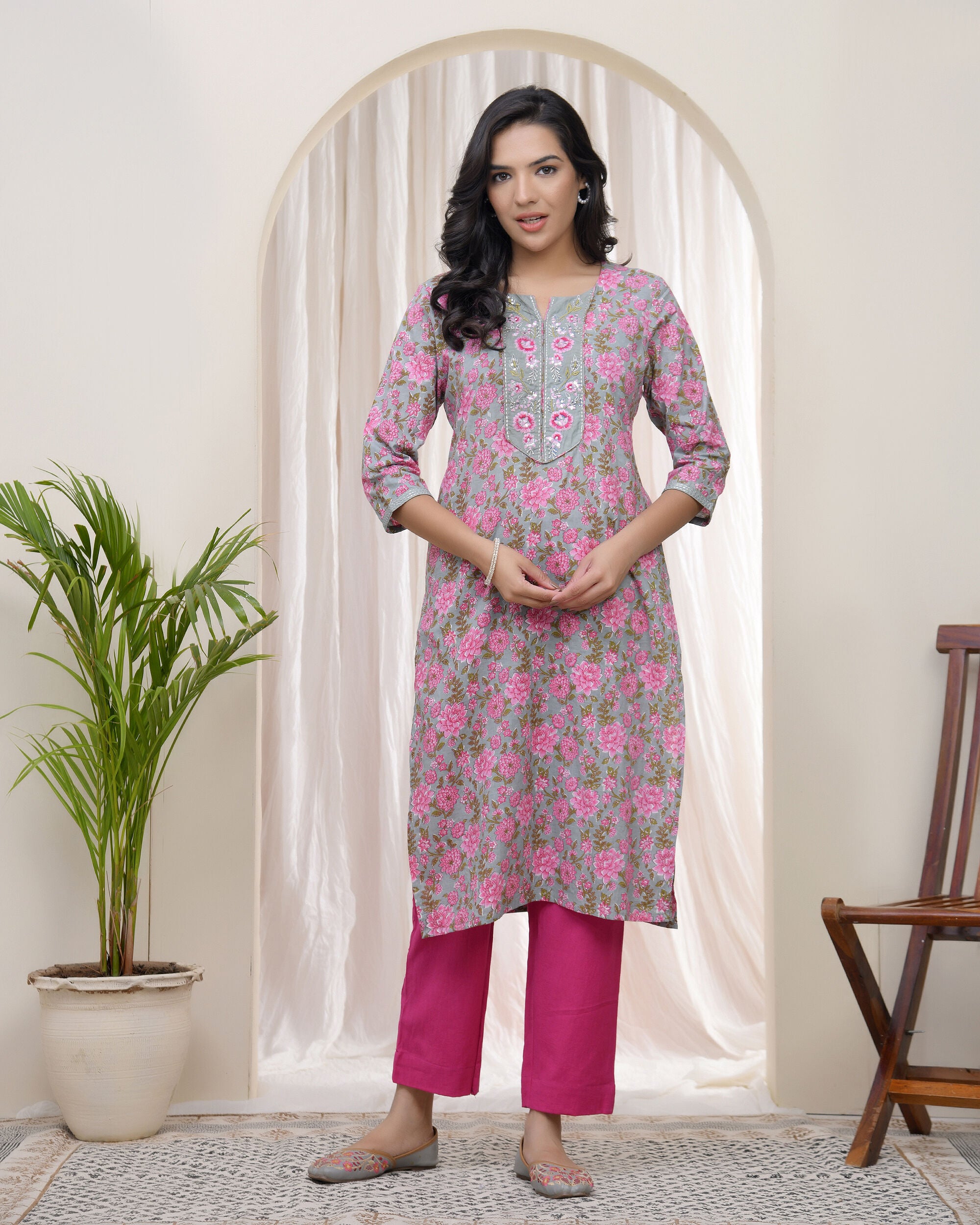 Women Grey Cotton printed Straight Kurti with pant