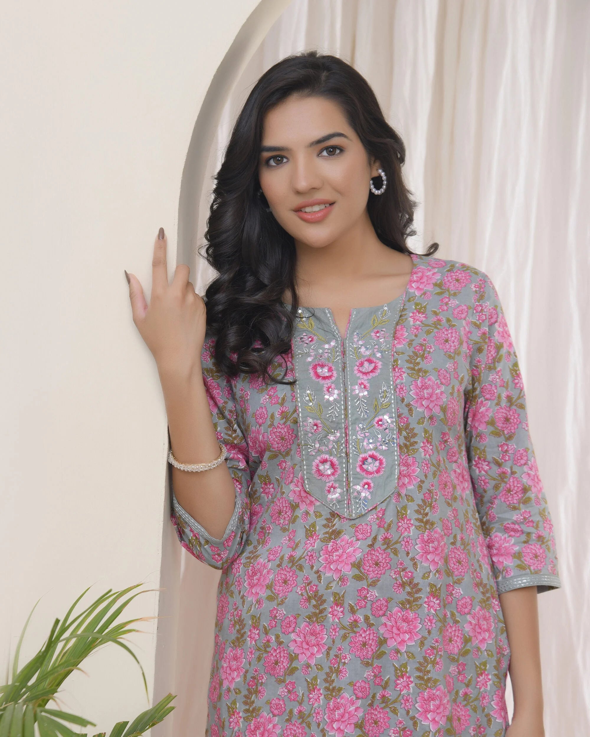 Women Grey Cotton printed Straight Kurti with pant