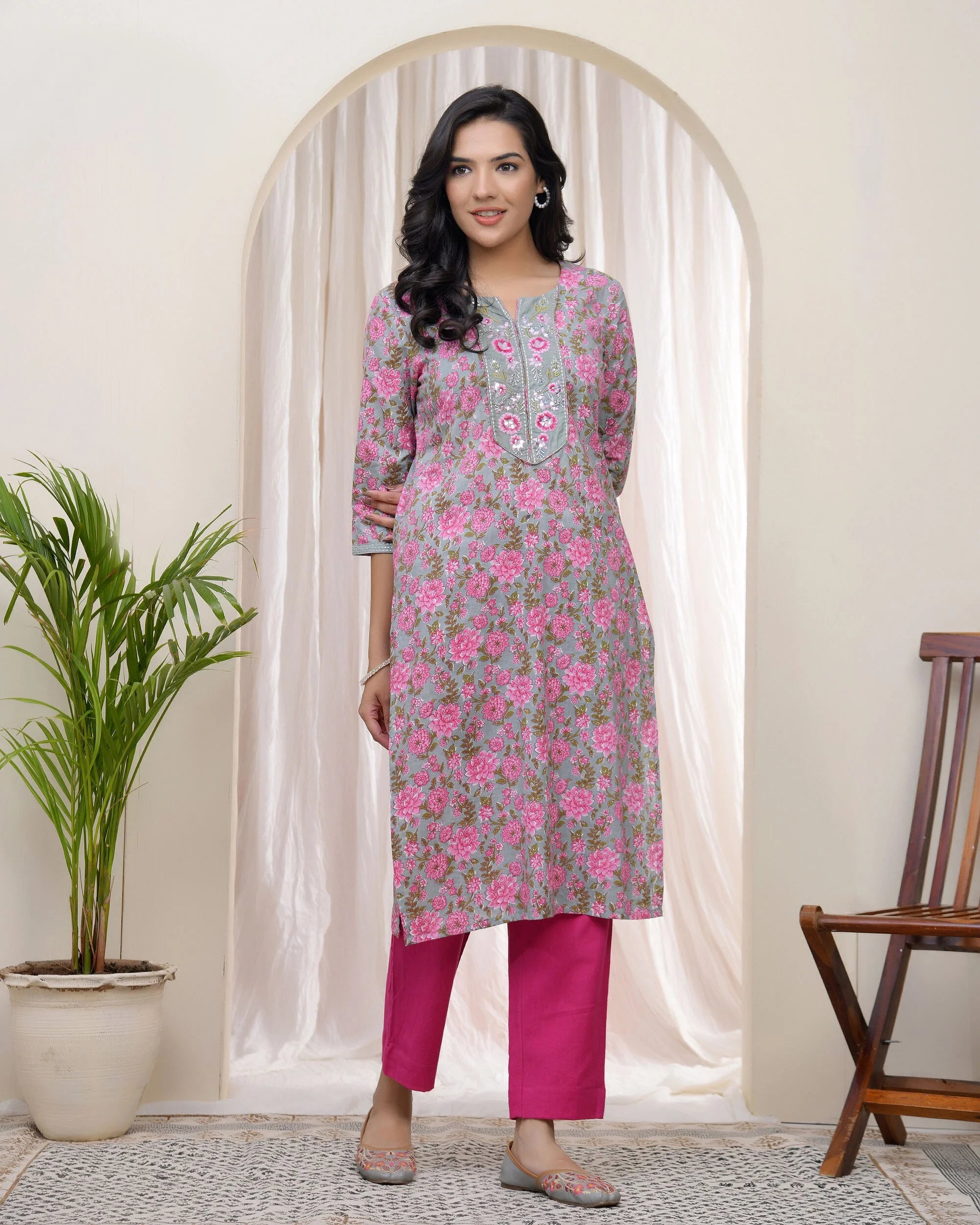 Women Grey Cotton printed Straight Kurti with pant