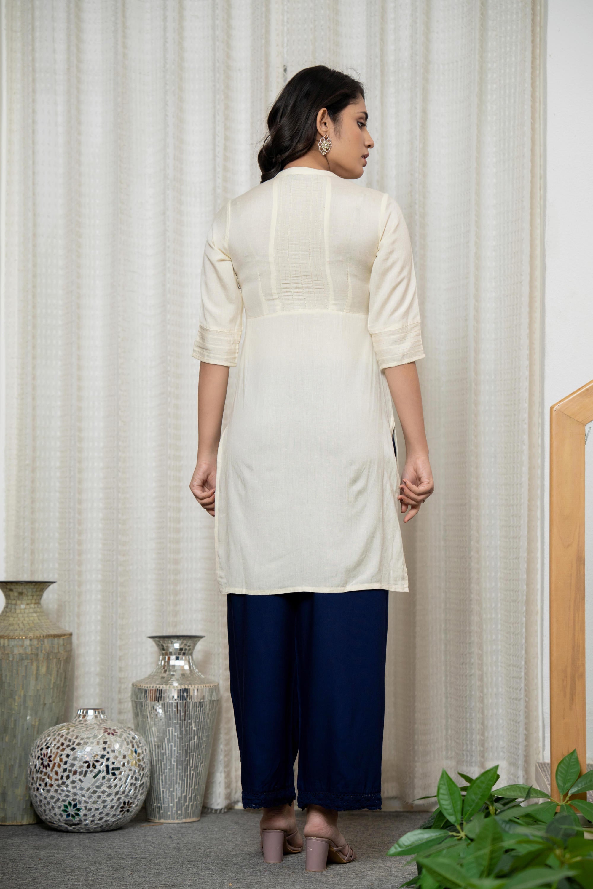 Rayon Knee-Length Straight Fit Kurta with Mandarin Collar & Three-Quar