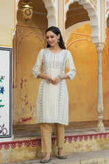 Women's Off-White Rayon Printed Straight Kurta