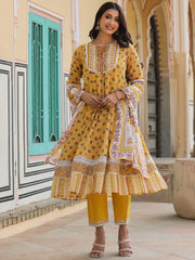 Women'S Mustard Cotton Voile Floral Printed Kurta With Cambric Straight Pant And Voile Duptta