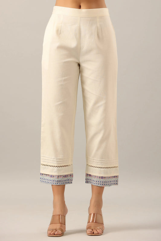 Women Off-White Cotton Flex Solid Pant. 3648