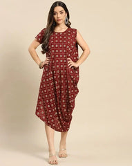 One side cowl asymettric dress with side in Maroon