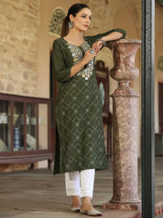 Women Green Chinnon Printed Kurta