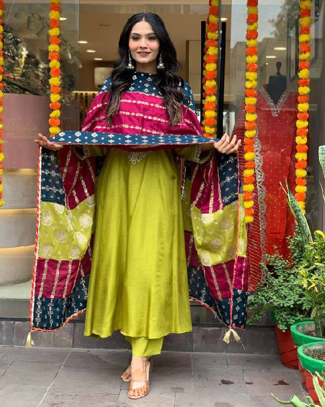Viscose Kurta Set for Women - Green | MLWSHKS8900LMG | DesiQlo