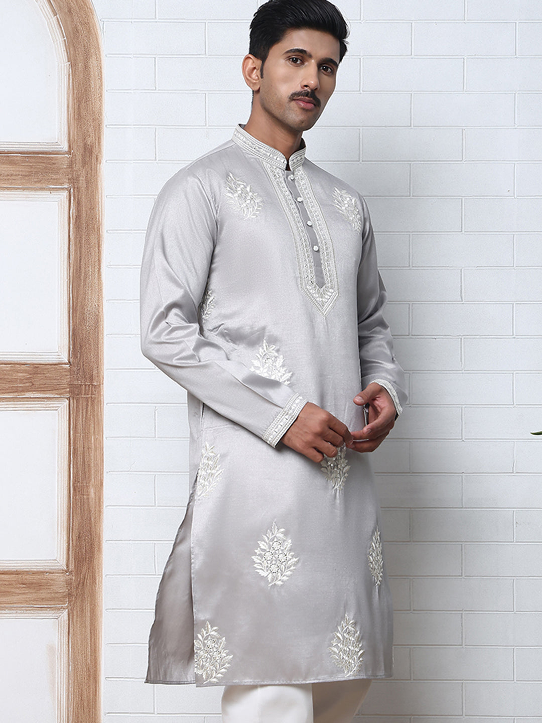DesiQlo Men Embroidered Kurta Only - Silver