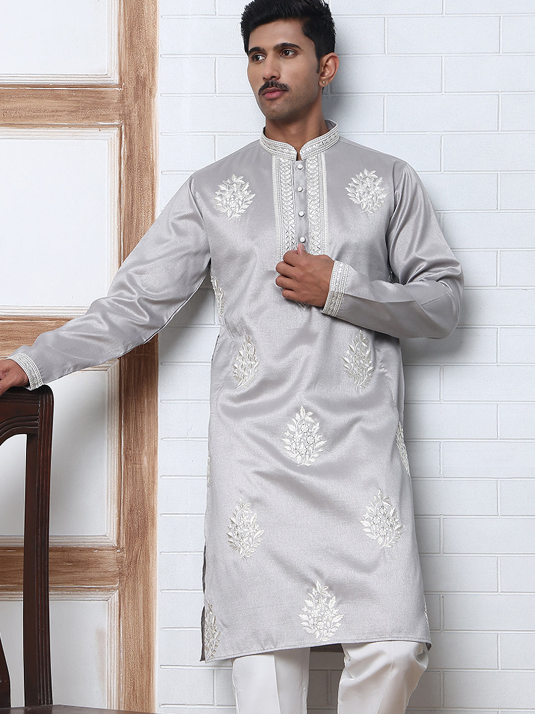 DesiQlo Men Embroidered Kurta Only - Silver