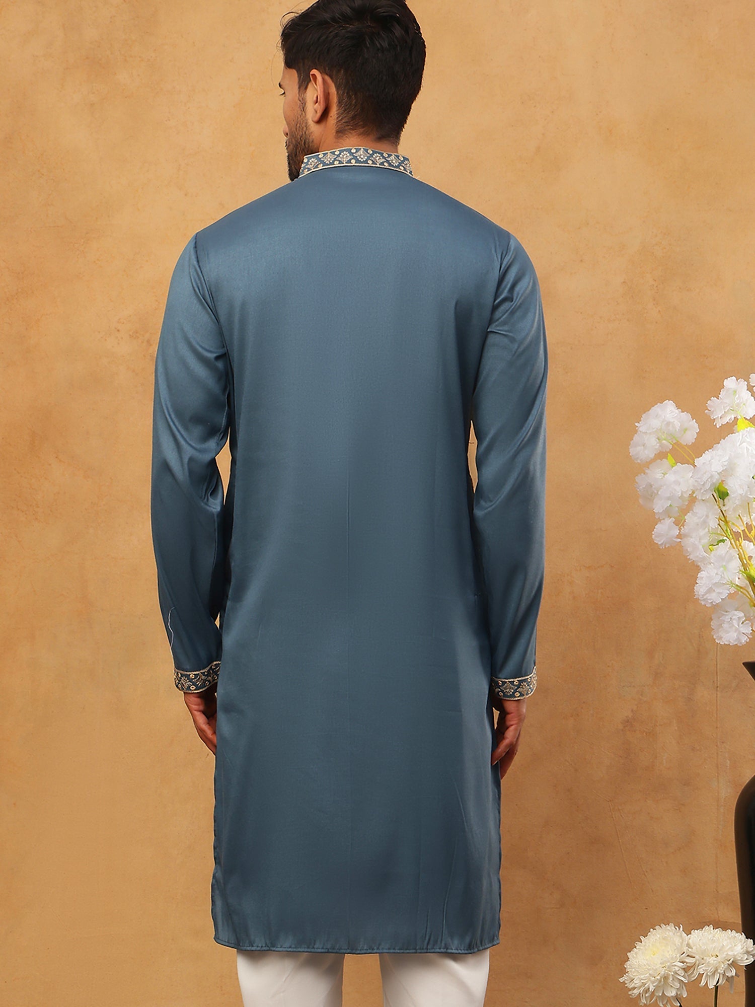 DesiQlo Men Animal Kurta Only - Green