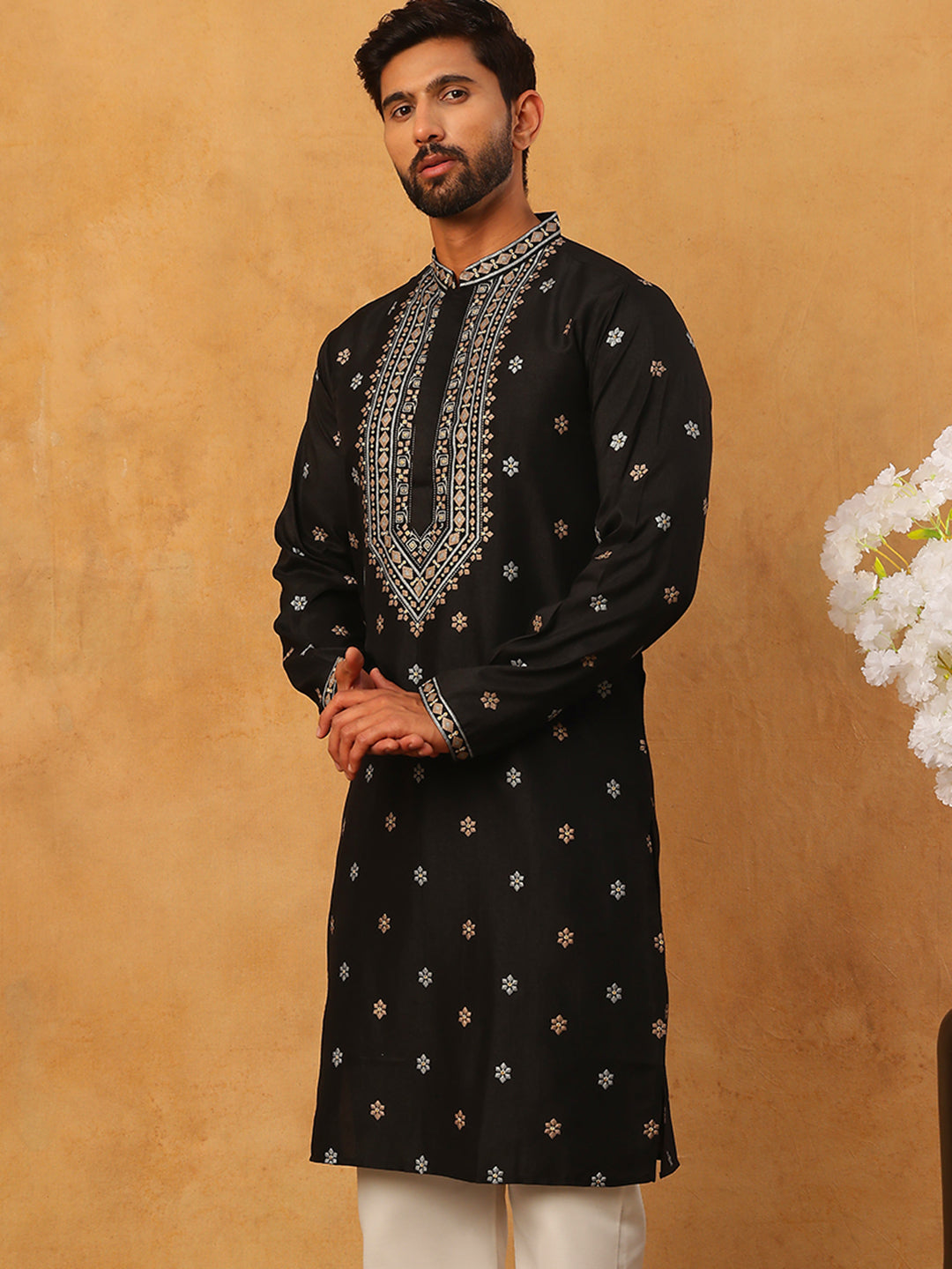 DesiQlo Men Geometric Kurta Only - Black