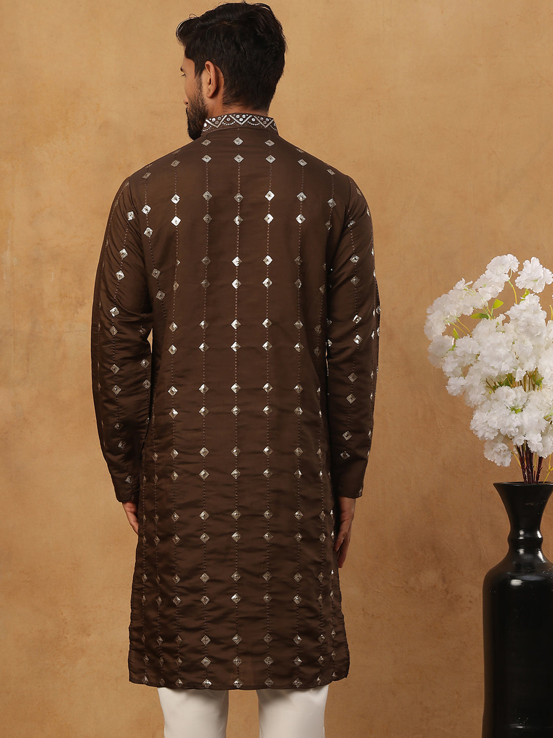 DesiQlo Men Geometric Kurta Only - Brown