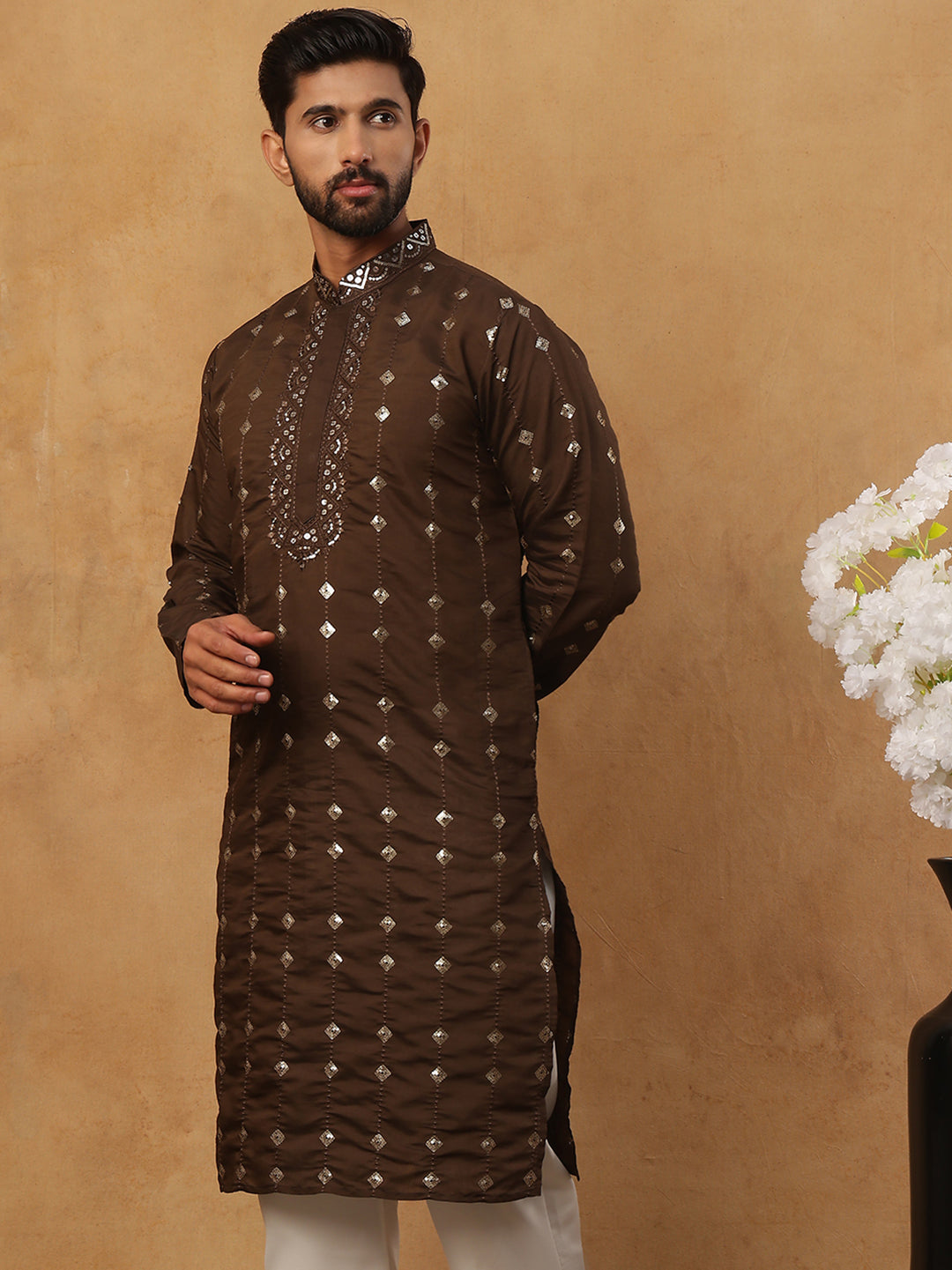 DesiQlo Men Geometric Kurta Only - Brown