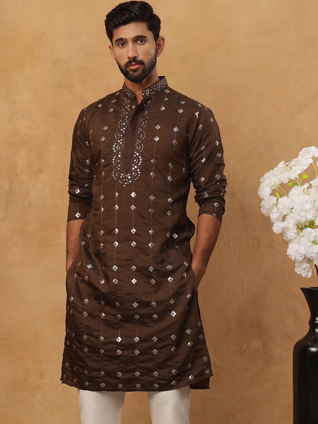 DesiQlo Men Geometric Kurta Only - Brown