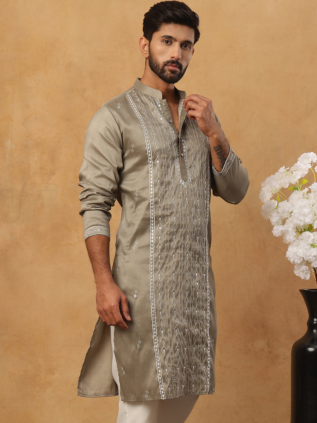 DesiQlo Men Geometric Kurta Only - Beige
