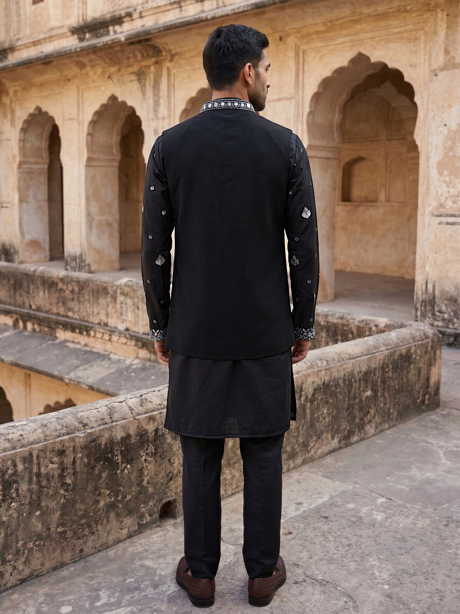 DesiQlo Men Embroidered Nehru Jacket and Kurta Pyjama S - 65 6black
